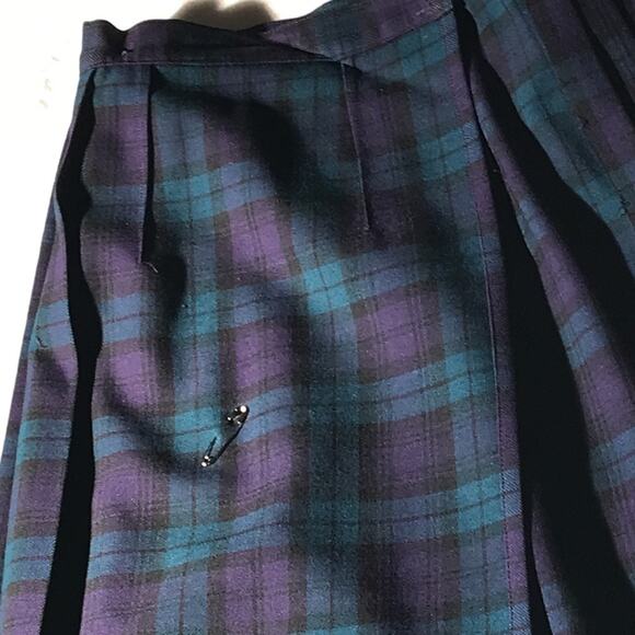 Classic Blue and Green Pleated Skirt. S - Picture 3 of 4